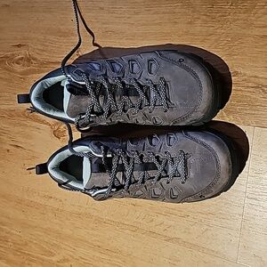 Oboz,  women's,  size 8 1/2, sawtooth x low b-dry waterproof